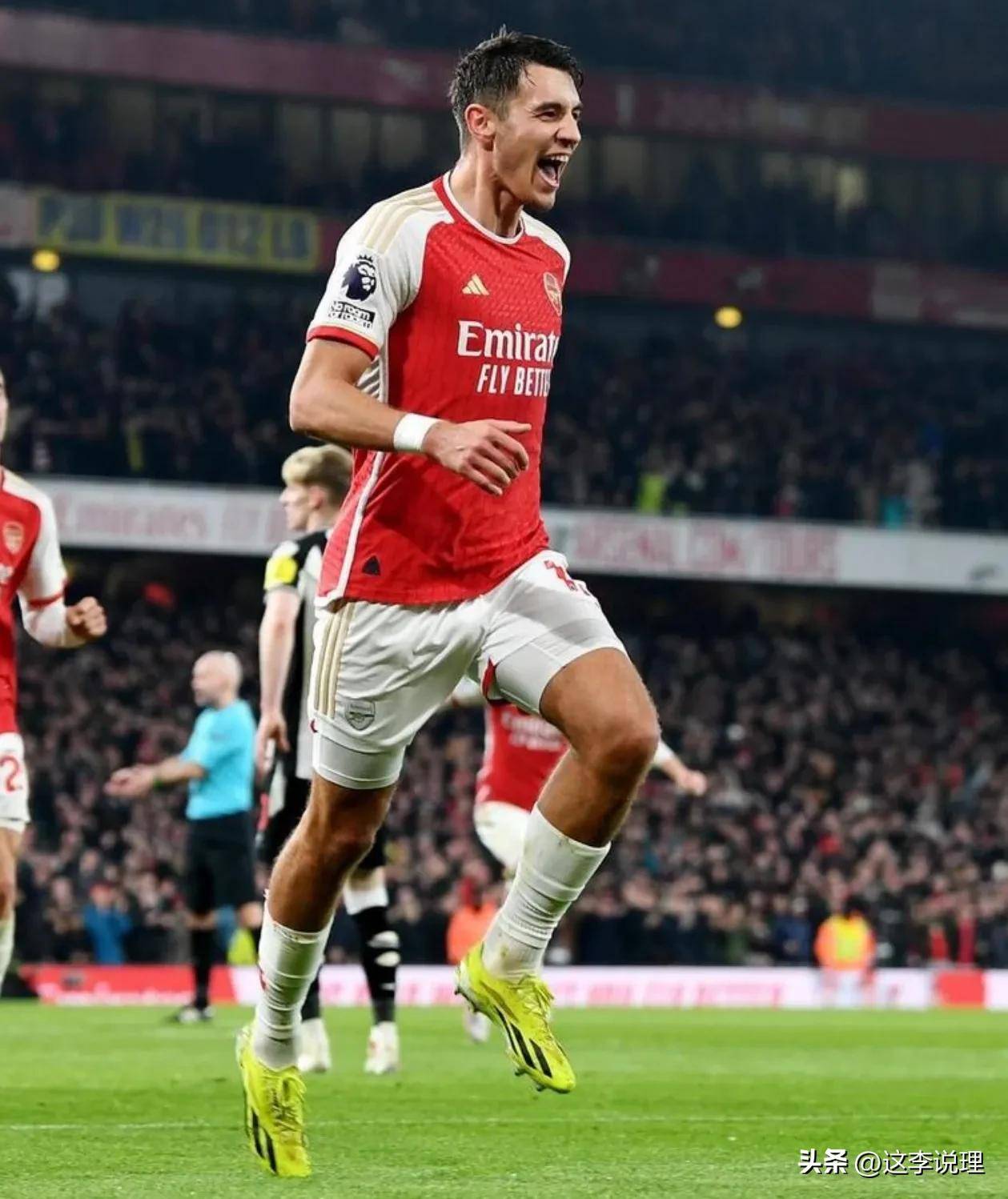 开云体育-阿森纳巨星伤愈复出即破门，全场球迷沸腾，任何下载欢迎.-开云体育