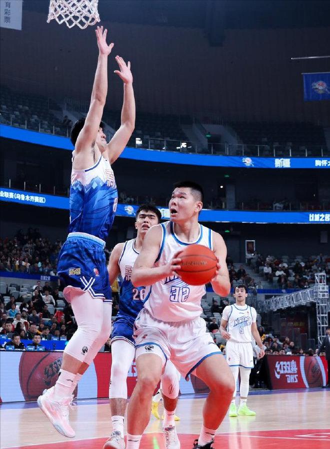 法甲转会期走向成谜，广厦男篮回应争议，信心回归，身体对抗强度拉满