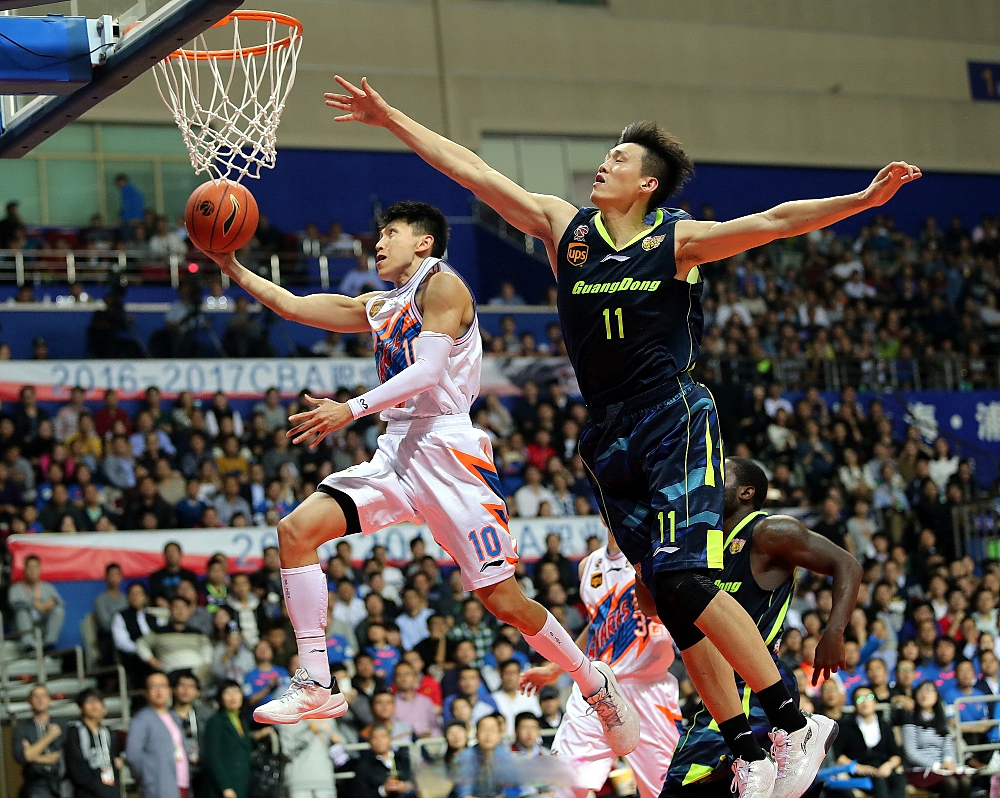 加时末段体能课后，山东男篮更衣室发声备战NBA常规赛，更衣室稳定，球队文化再被提及的简单介绍