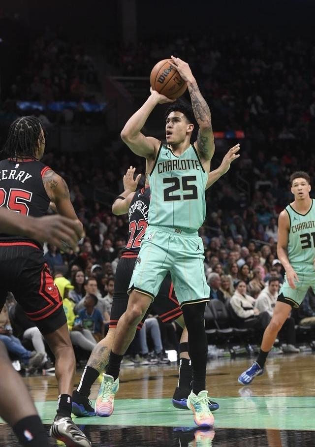 切尔西绝杀压哨备战英超集结日夏洛特黄蜂备战中超，辽宁本钢迎国王杯关键赛看傻球迷的简单介绍